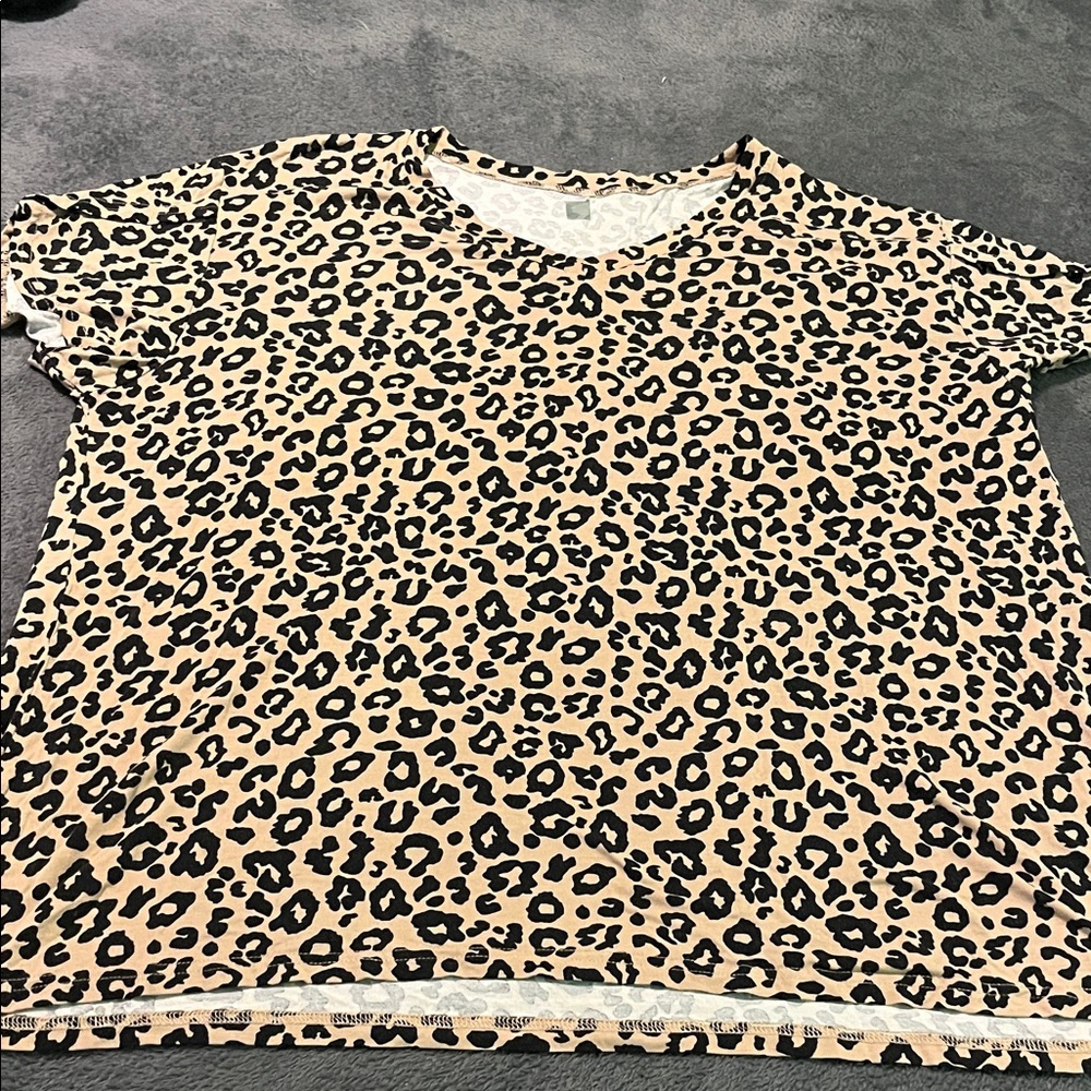 Leopard print short sleeved tee